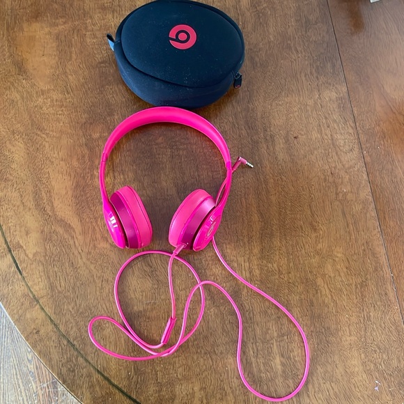 Solo Hot pink beats 🩷 - Picture 1 of 8